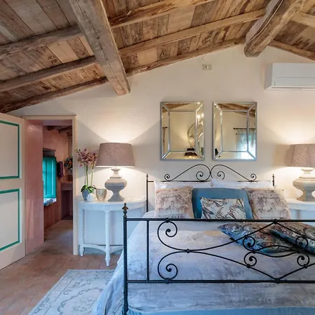 Gufo Villa