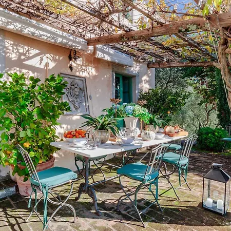 Gufo Villa
