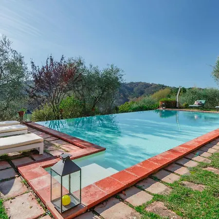 Gufo Villa